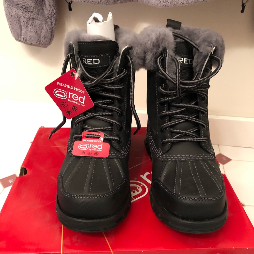 Women’s Rhino Red snow boots. Insulated and weather proof. Faux fur lined. 6.5